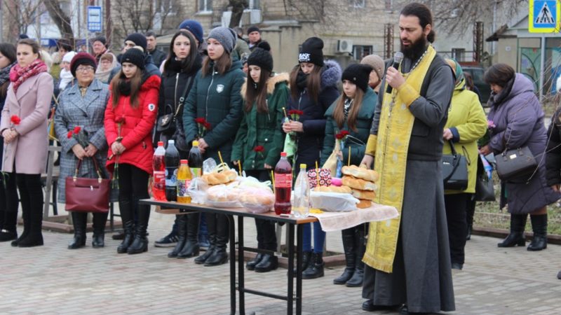 Панихида у мемориала воинам-интернационалистам в мун. Чадыр-Лунга