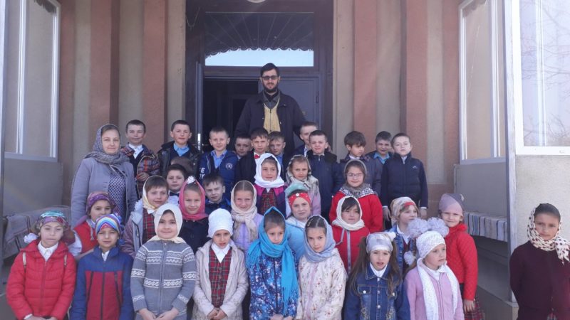 (ФОТО) В храме села Дезгинжа прошла беседа на тему «Светлое Христово Воскресение»