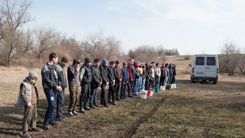 (ФОТО) Воспитанники церковной школы села Копчак посадили саженцы акации