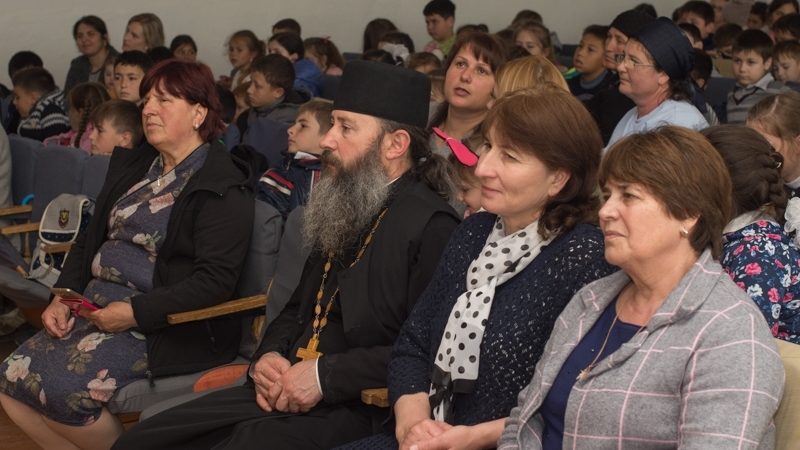 (ФОТО) В Теоретическом лицее им. Барановского с. Копчак прошло праздничное представление на тему Пасхи