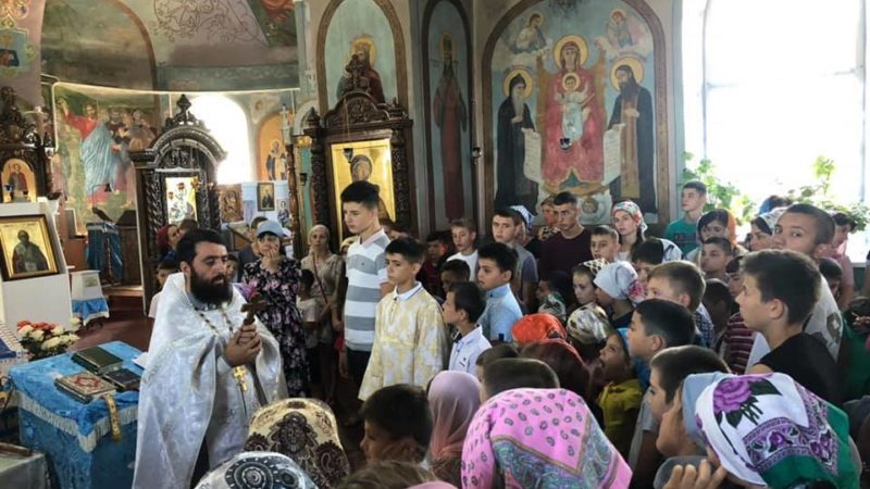 (ФОТО) В Свято-Георгиевском храме г. Тараклия состоялся молебен на начало учебного года