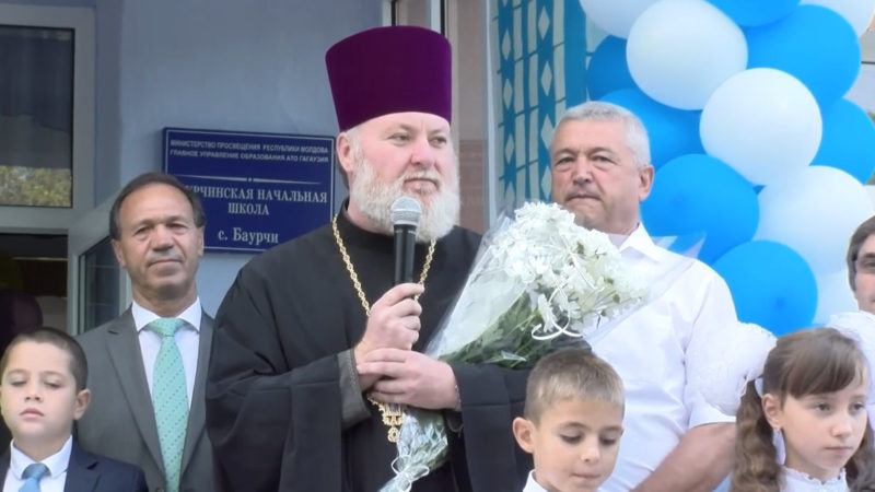 (ВИДЕО) Благочинный протоиерей Петр Келеш принял участие на торжественной линейке в лицее с. Баурчи
