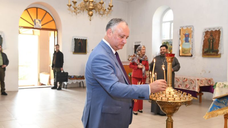 (ФОТО) Президент РМ и башкан Гагаузии посетили храм в Етулии