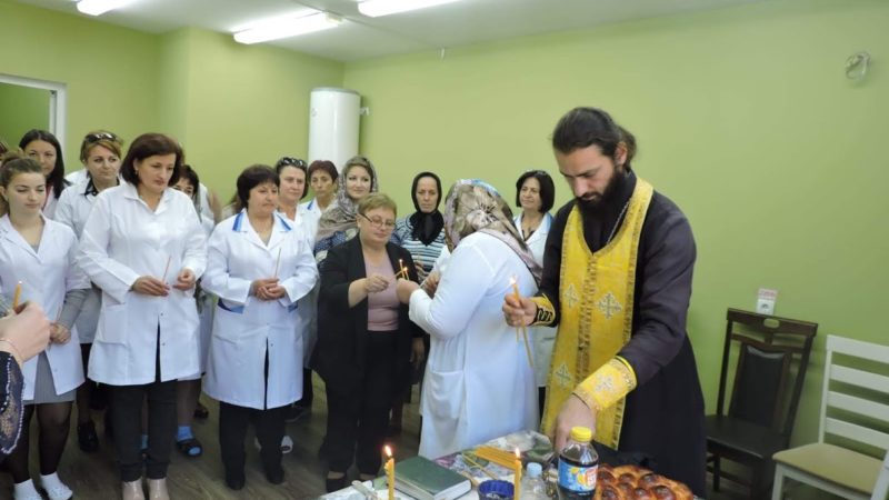 (ФОТО) В Чадыр-Лунге освятили центр семейных врачей после ремонта