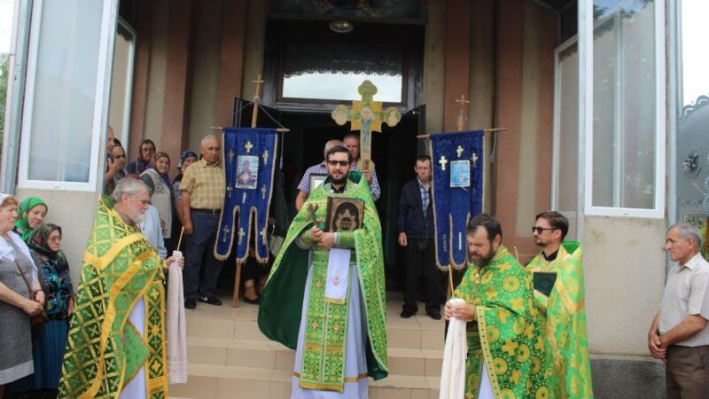 Свято-Троицкий храм в селе Дезгинжа отметил престольный праздник (курбан)