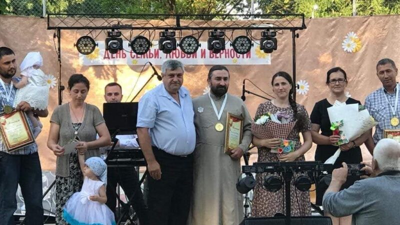 (ФОТО) В Светлом отметили День семьи, любви и верности концертной программой