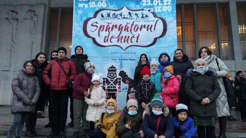 (ФОТО) Дети воскресной школы при Рождественском храме мун. Чадыр-Лунга побывали на балете Щелкунчик