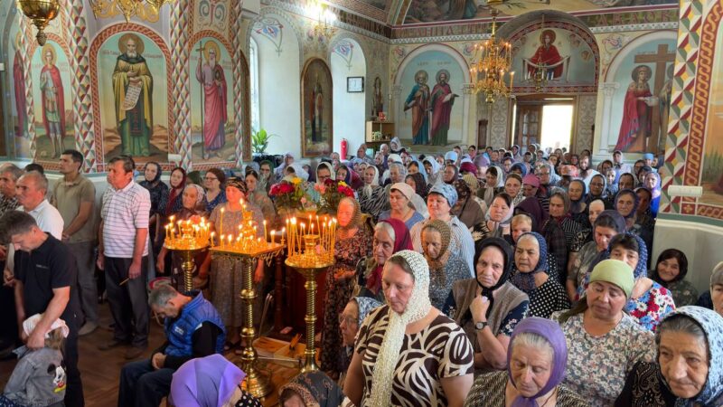 Божественная литургия в Никольском храме села Баурчи
