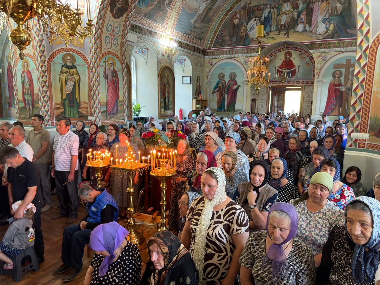 Божественная литургия в Никольском храме села Баурчи